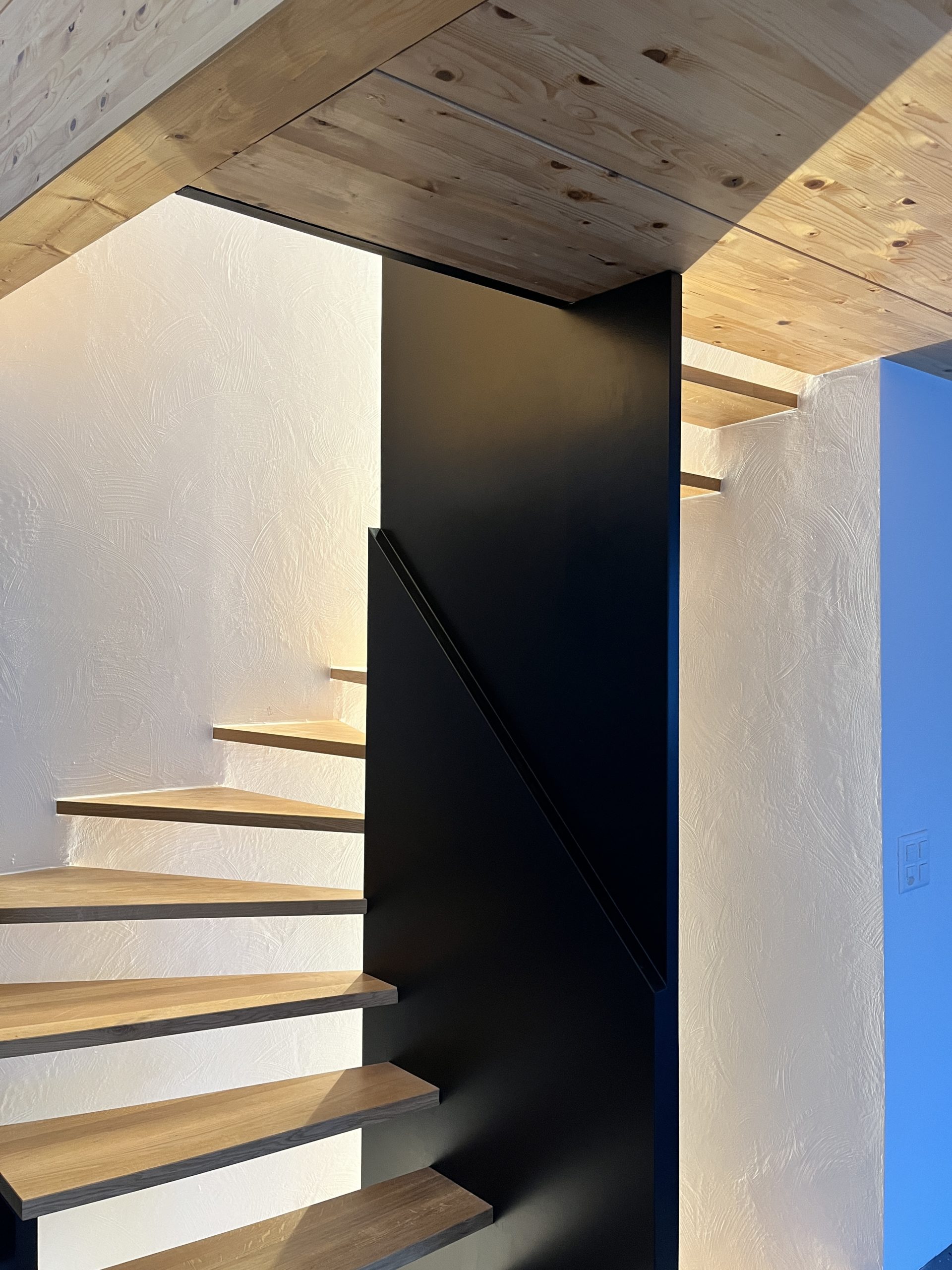 escalier en chêne, matériaux premium, design moderne, escalier léger